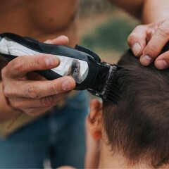 Andis ヘッドスタイラー／ヘッドライナークラッパー＆トリマーキット - カーボンスチール製、家庭用ヘアカットキット（27点セット、ブラック） - スタイリングやドライシェービング用、かみそり負け防止機能付きの画像
