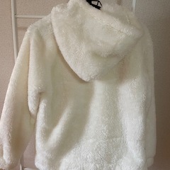 Champion 白のふわふわアウターの画像