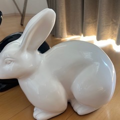 うさぎの置物の画像