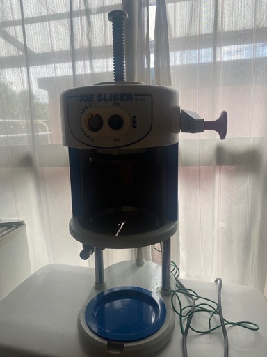 引き取り先決定しました‼️早い者勝ちです‼️業務用･電動かき氷器‼️