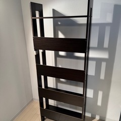 4段 本棚の画像