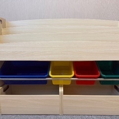 子供用絵本棚の画像