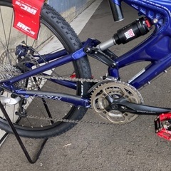 Specialized Stumpjumperのマウンテンバイク、26インチ、フルサスペンションの画像