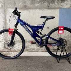 Specialized Stumpjumperのマウンテンバイク、26インチ、フルサスペンションの画像