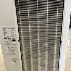 I2508-346  シャープ 除加湿
空気清浄機　KC-HD70-W  2018年製　通電確認済　キズ汚れ有りの画像
