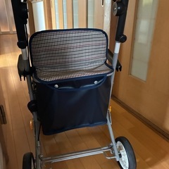 シルバーカー　歩行器
の画像