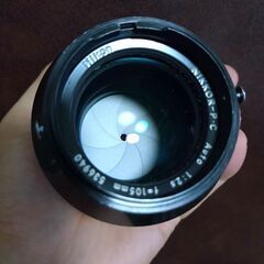 優良品　フード付き　Nikon NIKKOR-PC Auto 105mm F2.5の画像