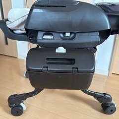 コンビ ネムリラ 電動 オートスウィング エッグショック ベビーベッド テーブルの画像