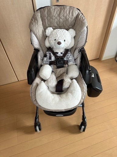 コンビ ネムリラ 電動 オートスウィング エッグショック ベビーベッド テーブル