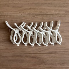 ホワイト洗濯バサミ8個セットの画像
