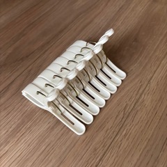 ホワイト洗濯バサミ8個セットの画像