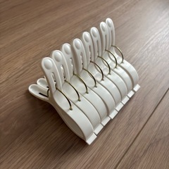 ホワイト洗濯バサミ8個セットの画像