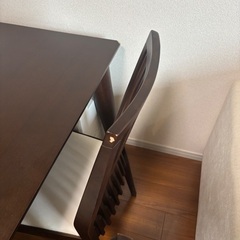 ダイニングテーブル、椅子４脚の画像