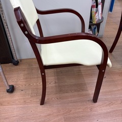 ☆ドリーム荒牧店☆☆ジモティー割引有☆ 肘置き付ダイニングチェアの画像
