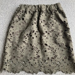 トップス、タイトスカートの画像