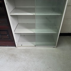 書類棚の画像