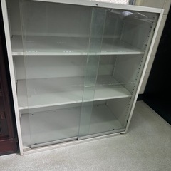 書類棚の画像