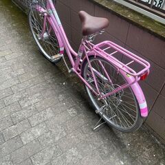 リサイクルショップどりーむ荒田店　No433 自転車　シティサイクル　２６インチ　ギア切り替え付き♪　LEDオートライト付き♪　クラス２５リアキャリアでチャイルドシートも装着できます♪の画像
