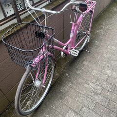 リサイクルショップどりーむ荒田店　No433 自転車　シティサイクル　２６インチ　ギア切り替え付き♪　LEDオートライト付き♪　クラス２５リアキャリアでチャイルドシートも装着できます♪の画像