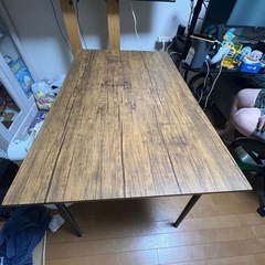 ダイニングテーブルの画像