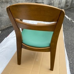 肘付食堂椅子の画像
