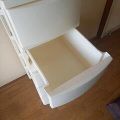 プラスチック製チェストの画像