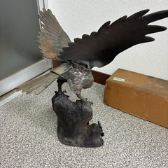 オブジェ　鷹の画像
