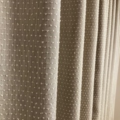 ニトリ カーテン 2枚セット（幅90×丈120cm）｜グレー（ドット柄）2倍ヒダの画像