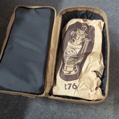 【新品・ケース付】有名オイルランタンに微妙に似せた偽物ランタンの画像