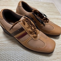 新品タグ付き婦人　撥水加工　靴　クッションあり　24.5の画像