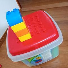 大きめのLEGOのブロックの画像