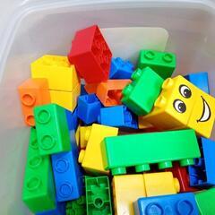 大きめのLEGOのブロックの画像