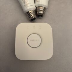 Philips Hue(ヒュー) | ホワイトグラデーション スターターセット | E26スマートLEDライト2個+ブリッジ1個+ディマースイッチ1個 |【Amazon Echo Google Home Siri】IoTの画像