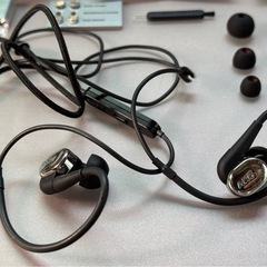 AKG N40 イヤホンの画像