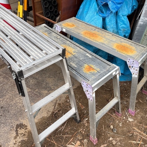 完売御礼‼️脚立三点セット‼️中古‼️洗車の丁度いいサイズ感‼️