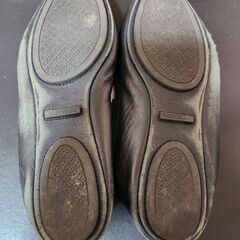 TORY BURCH(トリーバーチ) 本革のすらりフラットシューズ、いかがでしょうか？の画像