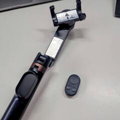 コンパクトなスマホ用1軸ジンバル。三脚、延長ロッドとしても使えますの画像