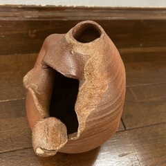 花入・花瓶　「陶印付き｜破調的造形が際立つ現代陶芸の花入」の画像