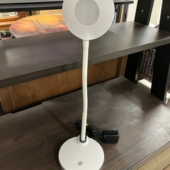 I2508-352  LED調光式デスクライト　DS-LD21AH 年式不明　通電確認済　キズ汚れ有りの画像