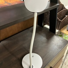 I2508-352  LED調光式デスクライト　DS-LD21AH 年式不明　通電確認済　キズ汚れ有りの画像