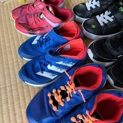 17〜20cm 子供スニーカー　キッズ　adidasなどの画像