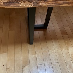 一枚板　ダイニングテーブル　脚付きの画像