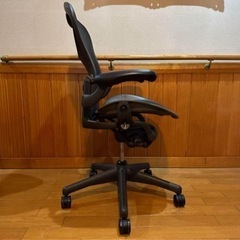 ハーマンミラー アーロンチェア Bサイズ 引取り値引き8千円の画像