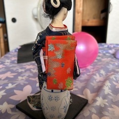 装飾用の芸者人形の置物の画像