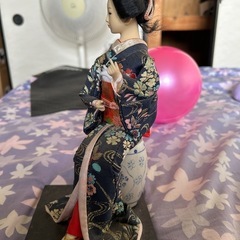装飾用の芸者人形の置物の画像