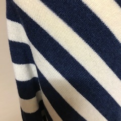 変わったデザイン　ロング丈のセーターの画像