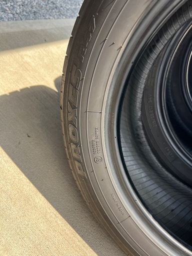 国産トーヨータイヤ　215/55r17　