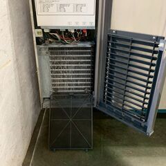 フクシマガリレイ 3ドア コールドテーブル 型式不明 動作確認済 厨房 厨房機器 店舗 店舗用品 業務用冷蔵庫 W1800×D600 Y2054の画像
