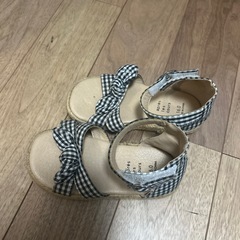 ほぼ新品　アプレレクール 　キッズサンダル2足の画像