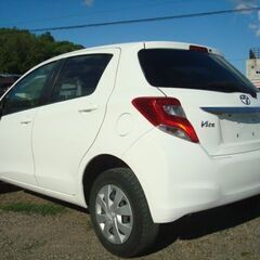 ヴィッツ　ＡＴ　４ＷＤ　　走行距離７４１６０ｋｍ　エンジン・ミッション・足廻り調子良し　おすすめ車輌の画像